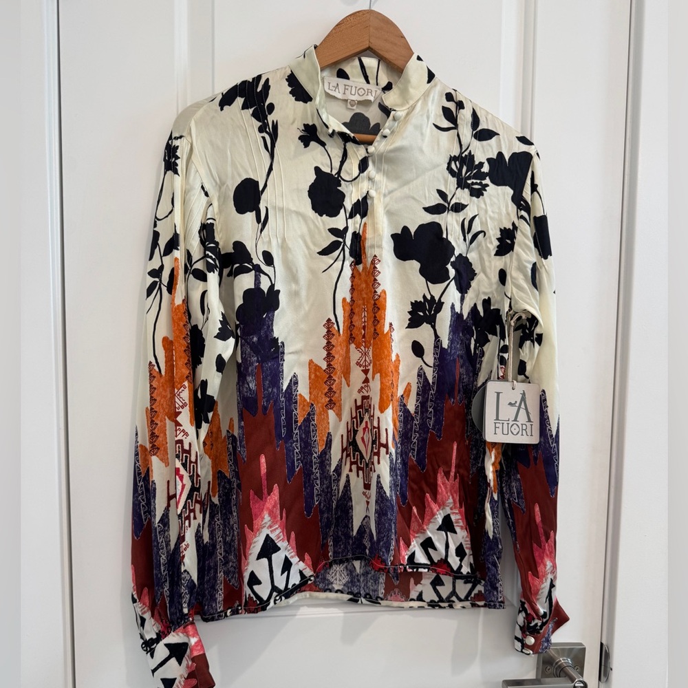 La Fuori Silk blouse vibrant tribal-inspired pattern and a high-neck collar XS
